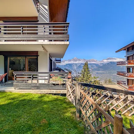 Cosy Centered With Garden And View In