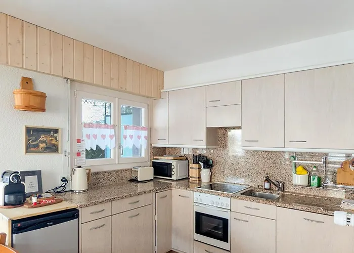 Cosy Centered With Garden And View In 公寓 *