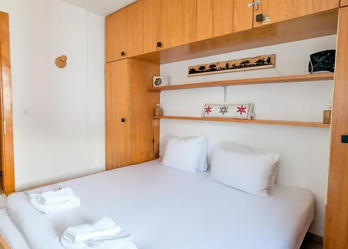 Cosy Centered With Garden And View In 维松纳