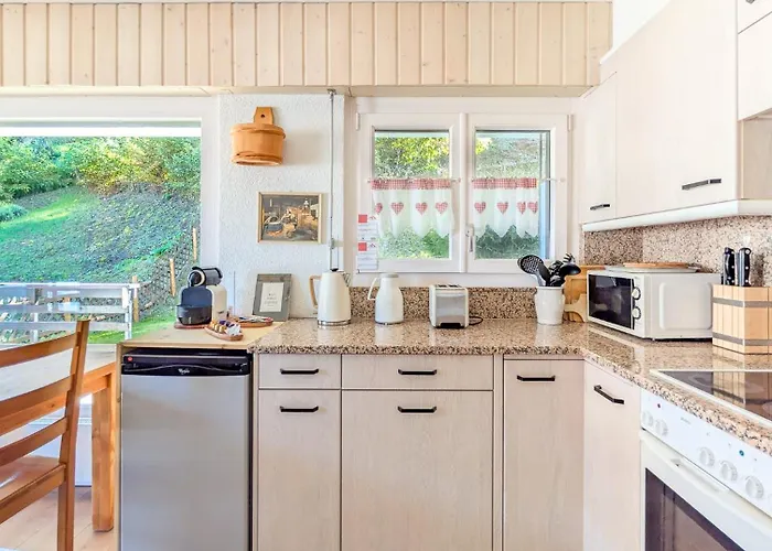 公寓 Cosy Centered With Garden And View In