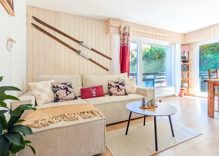 Cosy Centered With Garden And View In 维松纳