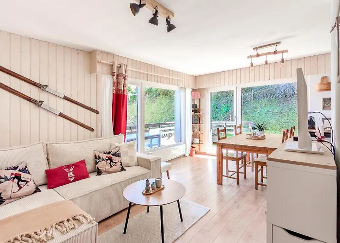 Cosy Centered With Garden And View In * 维松纳