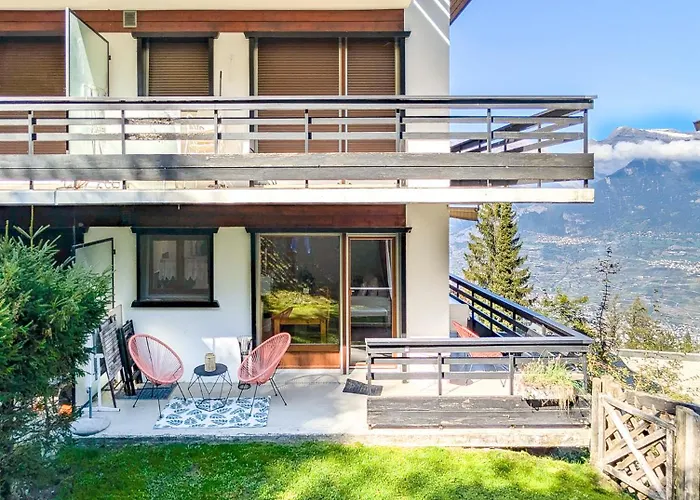 Cosy Centered With Garden And View In 公寓