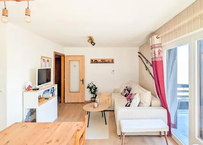 Cosy Centered With Garden And View In 公寓 *