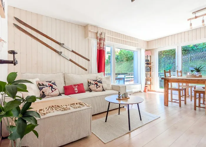 公寓 Cosy Centered With Garden And View In *