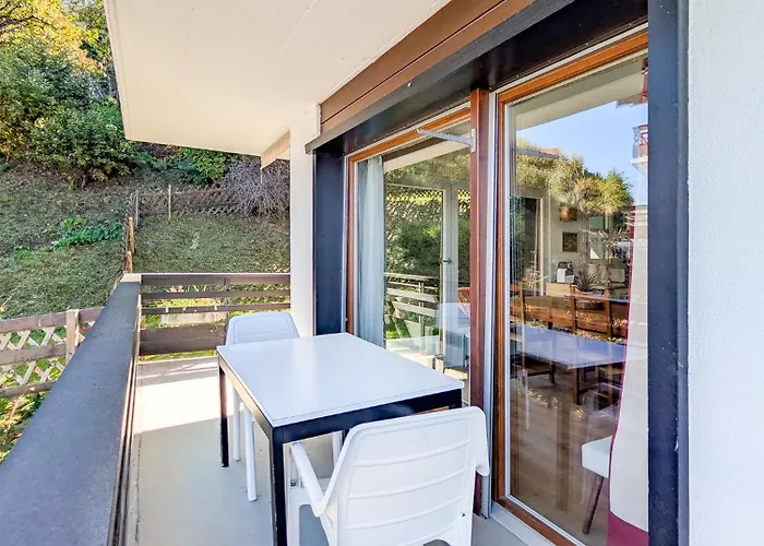Cosy Centered With Garden And View In 维松纳