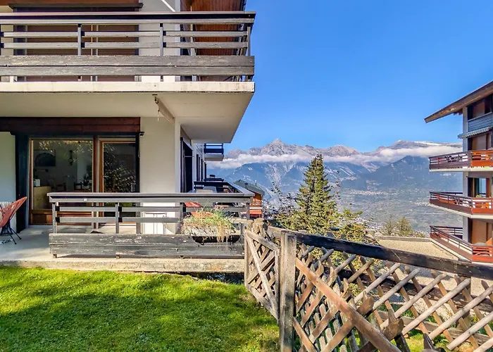 Cosy Centered With Garden And View In