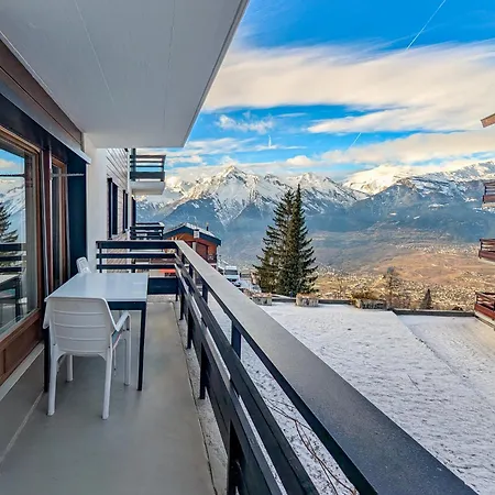 Cosy Centered With Garden And View In 公寓 *