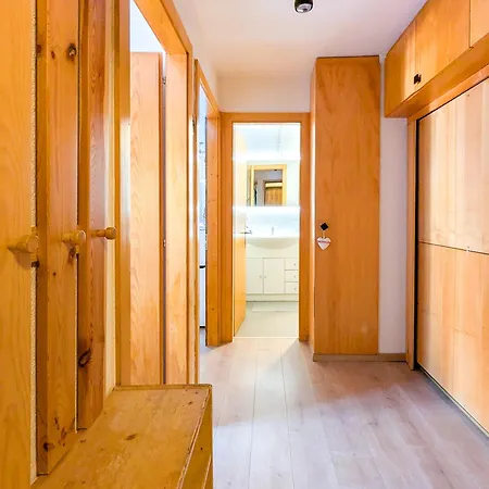 Cosy Centered With Garden And View In 维松纳