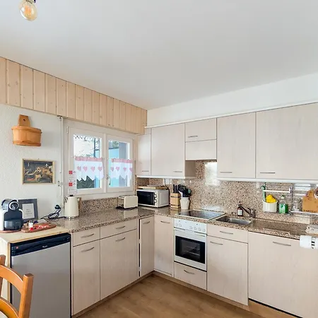 Cosy Centered With Garden And View In 公寓 *