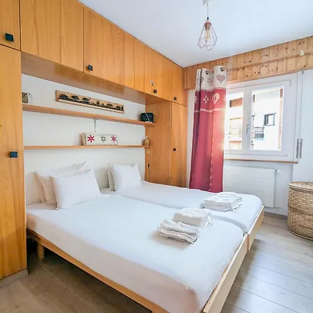 公寓 Cosy Centered With Garden And View In *