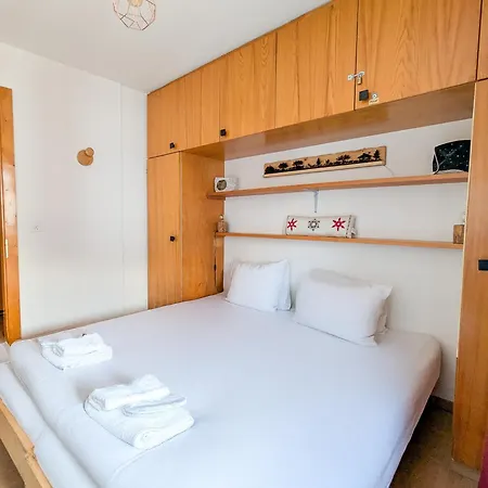 Cosy Centered With Garden And View In 维松纳
