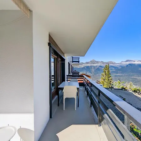 Cosy Centered With Garden And View In 公寓 *