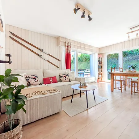 公寓 Cosy Centered With Garden And View In *