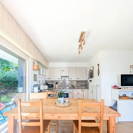 Cosy Centered With Garden And View In * 维松纳