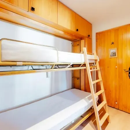 公寓 Cosy Centered With Garden And View In *