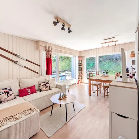 Cosy Centered With Garden And View In * 베이소나츠