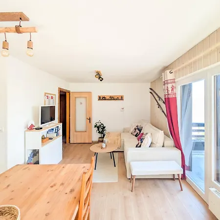 Cosy Centered With Garden And View In 아파트 *