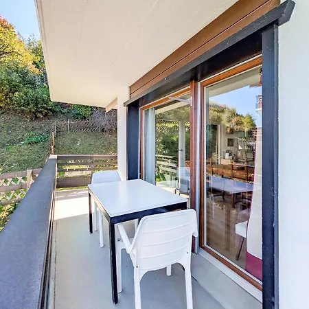 Cosy Centered With Garden And View In 베이소나츠