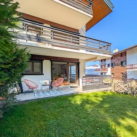 Cosy Centered With Garden And View In 아파트 *